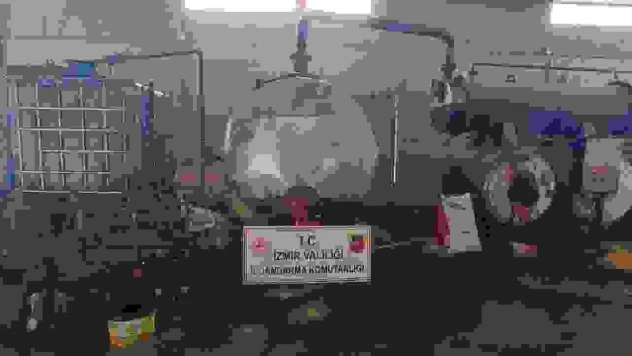 İzmir'de 27 buçuk ton kaçak akaryakıt ele geçirildi