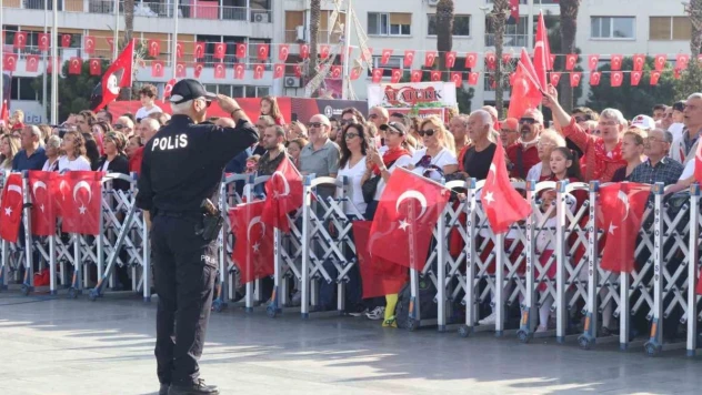 İzmir'de Cumhuriyet'in 100. yıl coşkusu