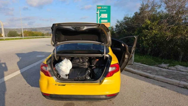 İzmir'de jandarmadan göçmen kaçakçılığı operasyonu: 9 kişi yakalandı