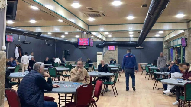 İzmir'de jandarmadan kumarbazlara şok baskın