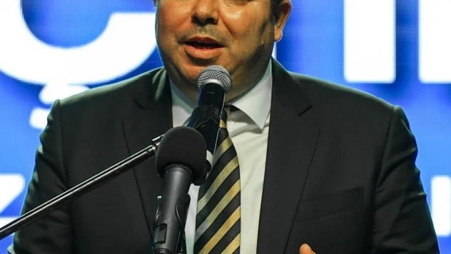 İzmir'de korkunç kaza: Belediye başkanı merdiven boşluğuna düştü