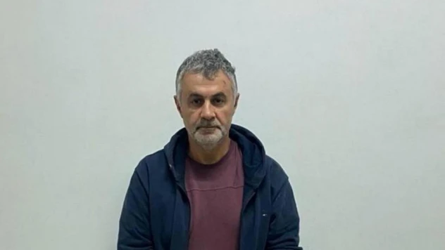İzmir'de yakalanan FETÖ'nün kilit ismi İstanbul'a getirildi