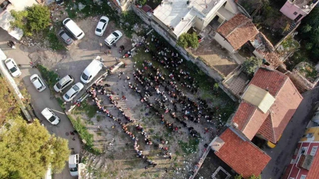 İzmir'de yılda 600 ton sebze-meyve, 150 bin ekmek israfının önüne geçiyorlar