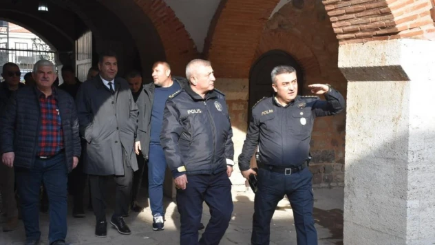 İzmir Emniyet Müdürü Sel, Menemen'de Huzurlu Sokaklar uygulamasını yönetti