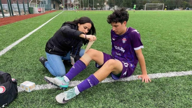 İzmir'in yeşil sahalarına ilk kadın sağlık görevlisi