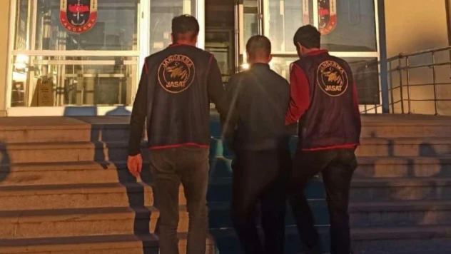 Jandarma 10 yıl hapis cezası bulunan cezaevi firarisini yakaladı
