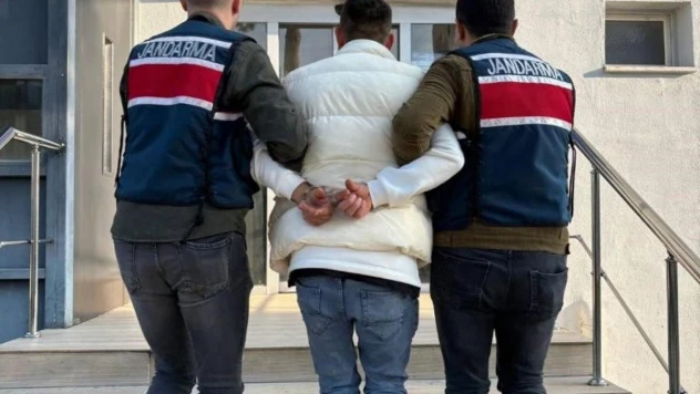 Jandarma 14 yıl hapis cezası ile aranan şahsı yakaladı