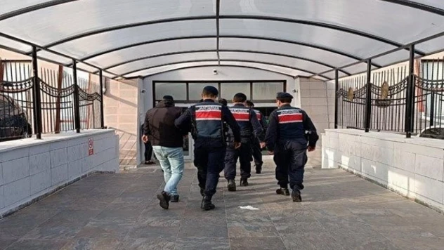 Jandarma aranan şahıslara göz açtırmıyor