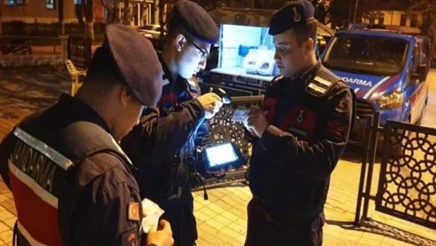 Jandarma denetimlerinde aranması bulunan 23 şahıs yakalandı