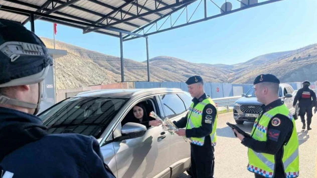 Jandarma ekipleri kadınları unutmadı