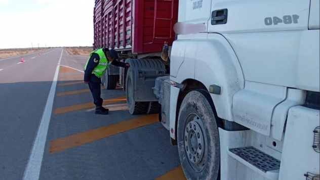 Jandarma ekipleri yollarda kış lastiği denetiminde