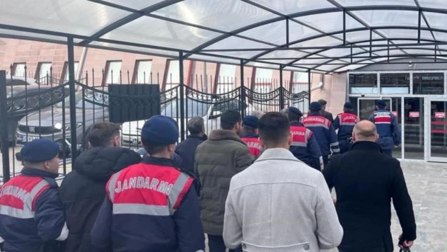 Jandarma mağdurlara zorla senet imzalatan şahısları operasyonla yakaladı