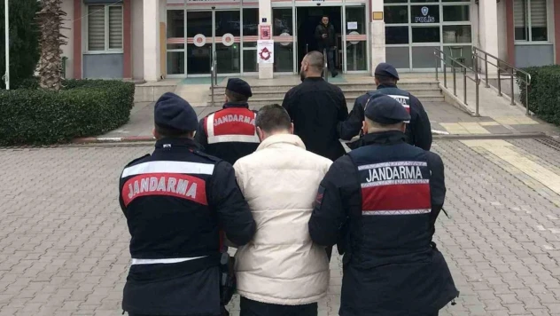 Jandarma şüphelileri arama yaparken yakaladı