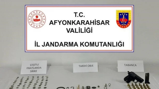 Jandarma yüzlerce tarihi eser ele geçirdi