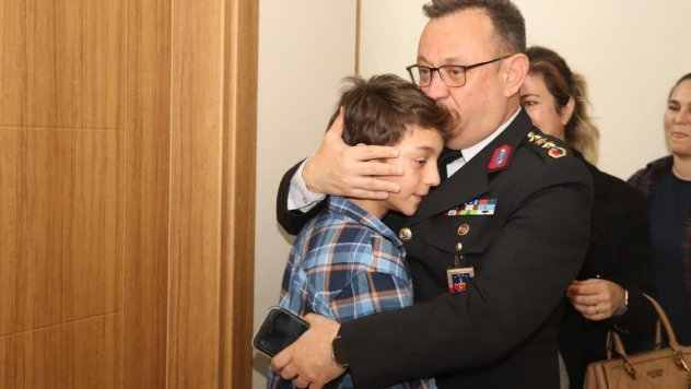 Jandarmadan şehit çocuğuna sürpriz doğum günü kutlaması