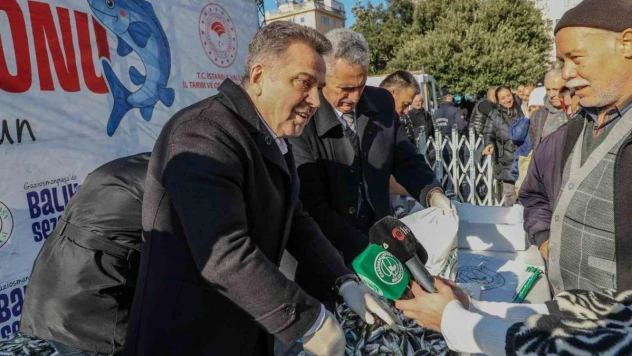 Kaçak avlanılan 3 ton balık Gaziosmanpaşalı vatandaşlara dağıtıldı