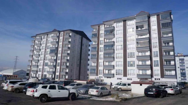 Kadın apartmanın 4. katından düştü