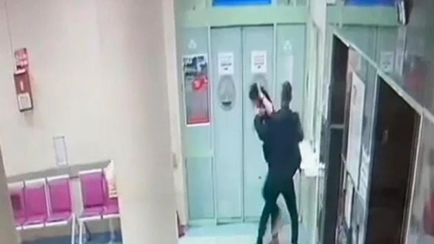 Kadın doktorun darbedildiği anlara ilişkin görüntüler ortaya çıktı