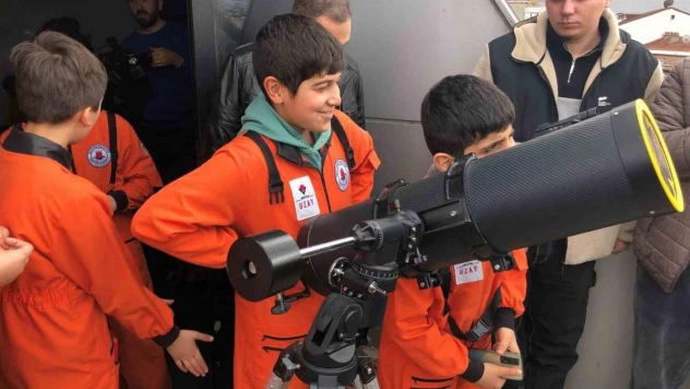 Kağıthane'de öğrenciler, dede ve nineleriyle uzayı keşfetti