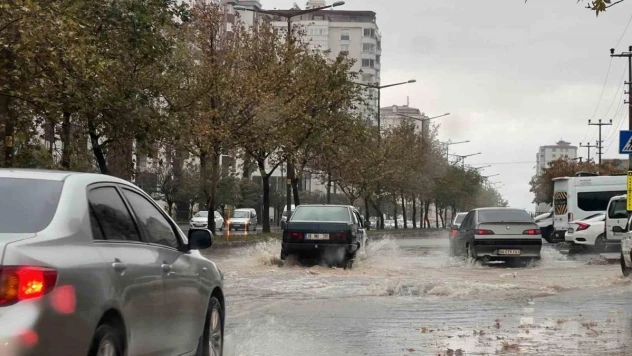 Kahramanmaraş'ta şiddetli yağış su taşkınlarına neden oldu