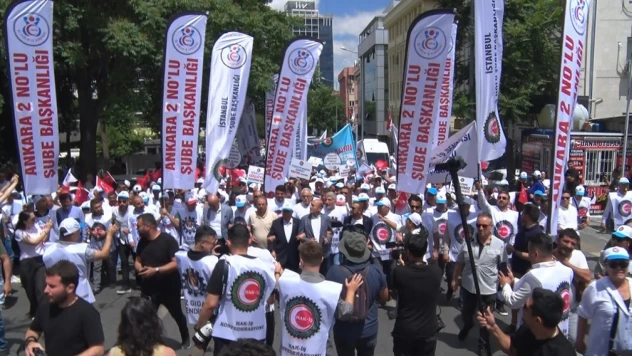 Kamu işçisinin sözleşme görüşmelerinde TÜHİS, ilk altı ay için yüzde 24, ikinci altı ay için yüzde 11, üçüncü altı ay için yüzde 10, dördüncü altı ay için yüzde 6 zam teklif etti