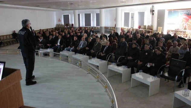 Kamu personellerine afet ve acil durum bilgilendirme toplantısı