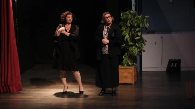 Kamuran'ın Melekleri oyunu izleyici ile buluştu