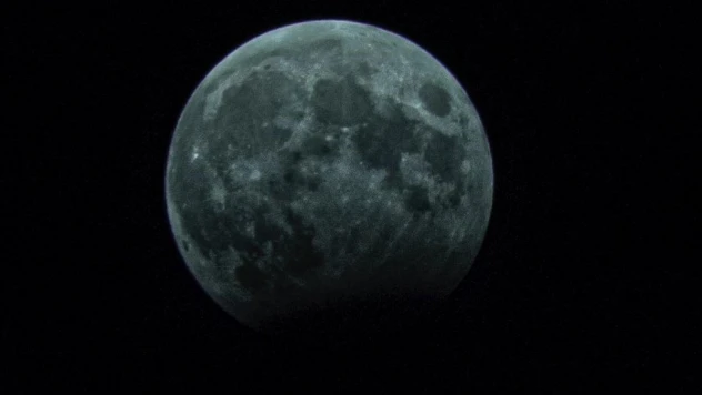 Kanlı Ay tutulması Aydın semalarından böyle görüntülendi