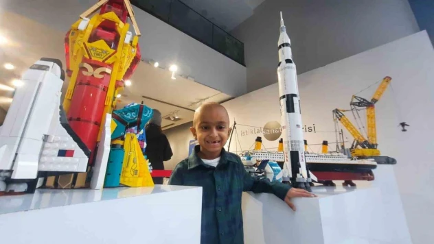 Kanser hastası minik Kuzey, Alper Gezeravcı'dan ilham alarak uzay mekiği legosu yaptı