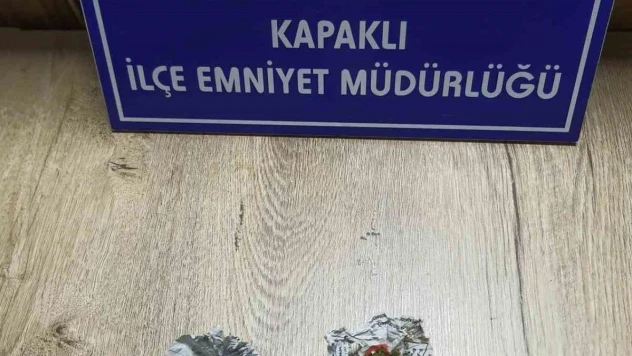 Kapaklı'da metruk binada uyuşturucuyla yakalandılar