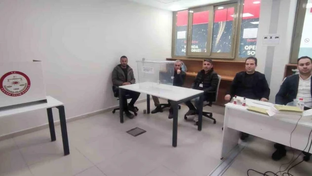 Kapıköy Gümrük Kapısı'nda oy kullanma işlemi başladı