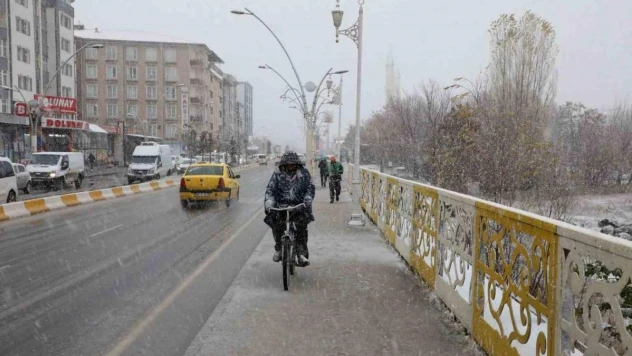 Kar yağışı Ağrı'yı beyaza bürüdü