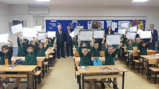 Karabük öğrenciler karne sevinci yaşadı