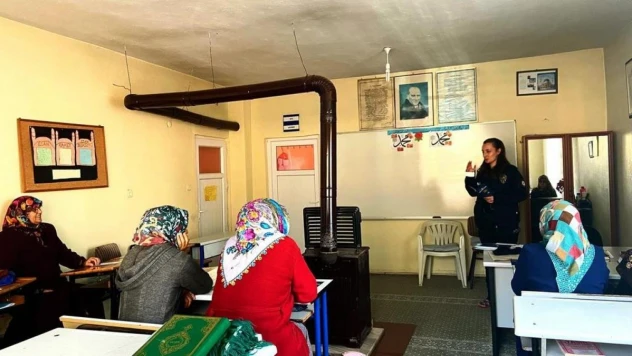 Karabük'te kadınlar şiddete karşı bilgilendirildi