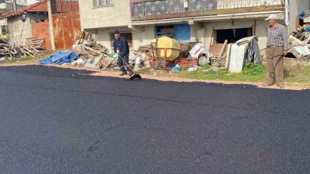 Karacabey'de mahalleler yeni asfalt ve parke taşlarıyla güzelleşiyor