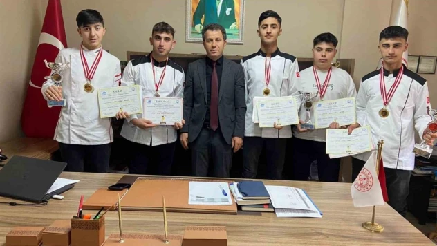 Karacabey'in genç aşçıları Türkiye şampiyonu oldular