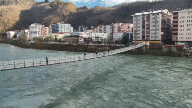 Karadeniz'in en uzun 2 asma köprüsü Çoruh nehri üzerinde bulunuyor