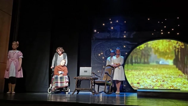 Karaman'da 'Annemin Son Çılgınlıkları' isimli tiyatro gösterisi