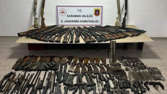 Karaman'da jandarmanın denetimlerinde mini cephanelik ele geçirildi