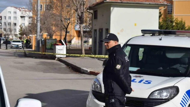Karaman'da okulun bahçe duvarına bırakılan kadın çantası polisi alarma geçirdi