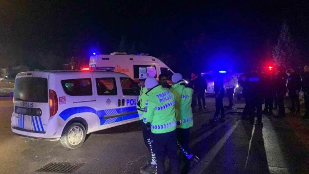 Karaman'da polis aracı ile otomobil çarpıştı: 1'i polis 4 yaralı