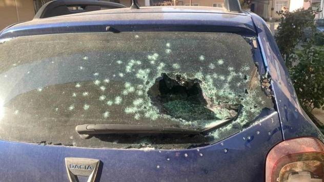 Karaman'da site bahçesindeki cip gece yarısı kurşunlandı