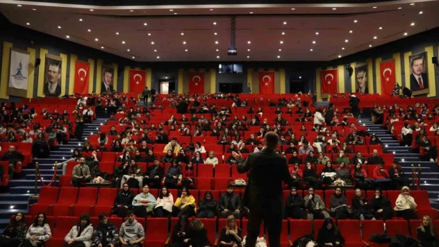 Kariyer Günleri'nde akademisyenler öğrencilerle buluştu