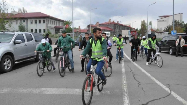 Kars'ta 11.Yeşilay Bisiklet Turu