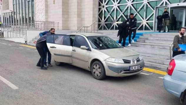 Kars'ta 3 kafadar dolandırıcı suçüstü yakalandı