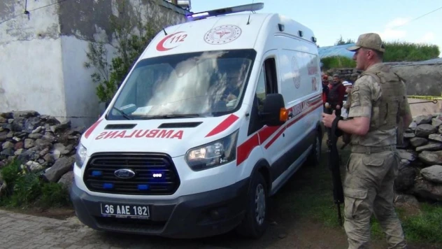 Kars'ta ahır çöktü: 2 ölü