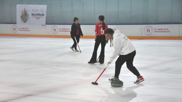 Kars'ta Curling Türkiye Şampiyonası heyecanı sürüyor