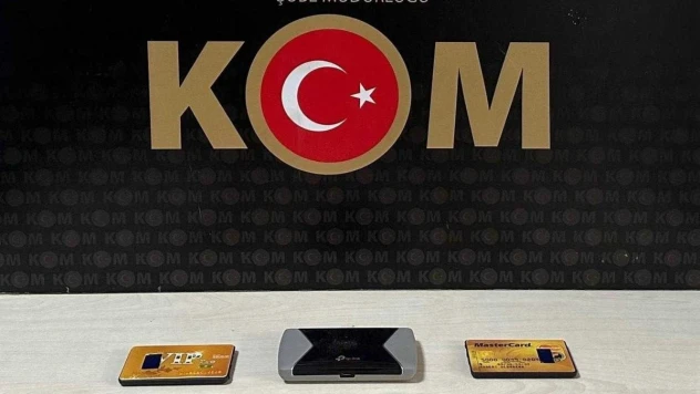 Kars'ta ehliyet sınavı için kopya düzeneği kuran 3 şahıs suçüstü yakalandı