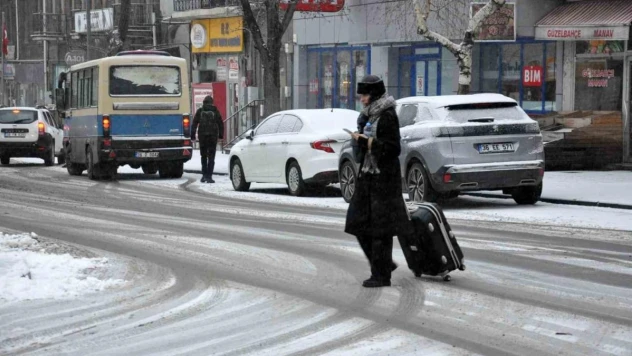 Kars'ta kar yağışı hayatı olumsuz etkiledi