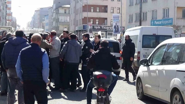 Kars'ta sopalı kavga: 2 yaralı